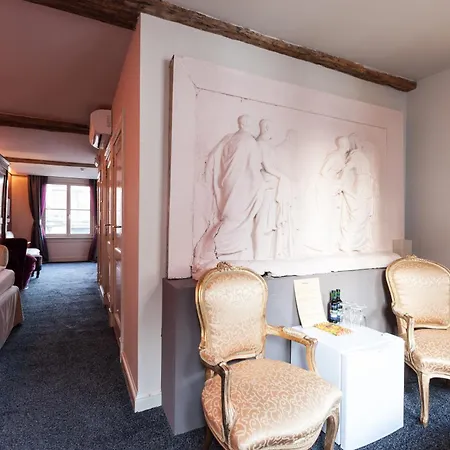 Diamonds And Pearls Hotel 2*