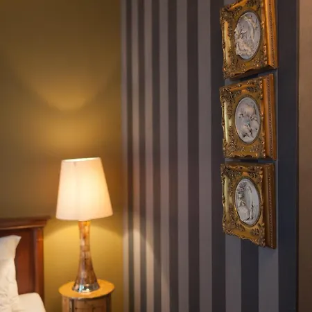 Diamonds And Pearls Hotel