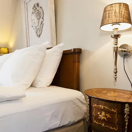 Diamonds And Pearls Hotel